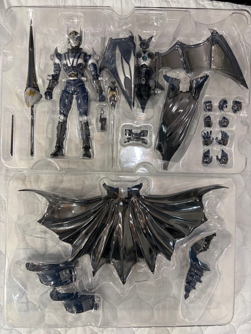 S.H.Figuarts 仮面ライダーナイト&ダークウイング