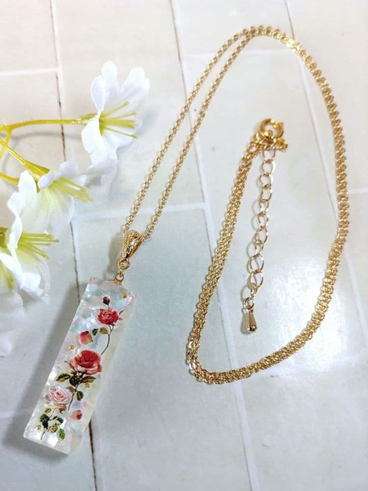 レジンネックレス　アクセサリー　ハンドメイド　　薔薇柄