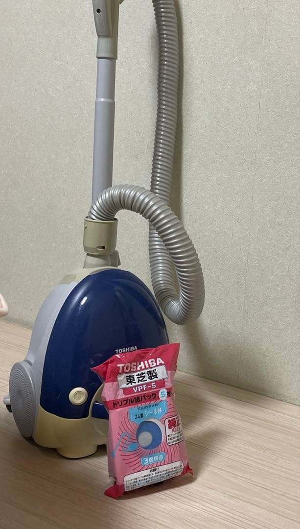 TOSHIBA 紙パック式 掃除機 VC-D50K　2016年製
