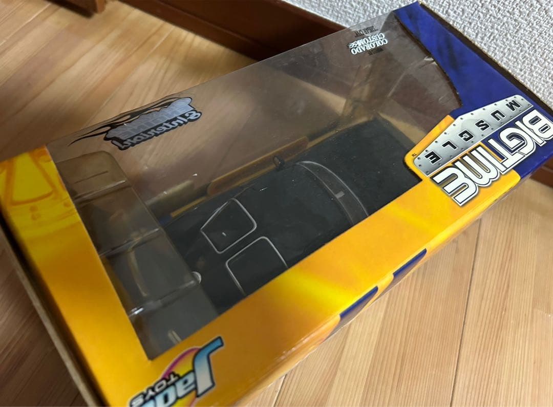 ミニカー 1983 CHEVY CORVETTE STING RAY 1/24