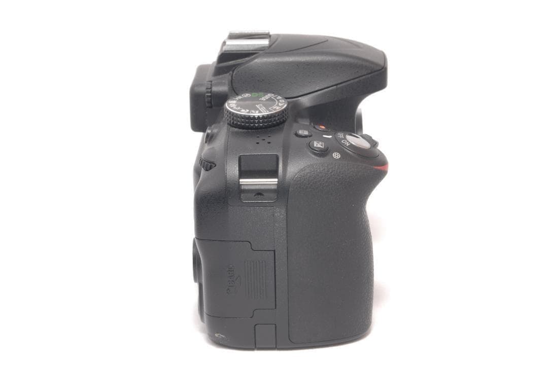 ⭐️ショット数約２３９０回⭐️Nikon D3300 ニコン デジタル一眼レフ