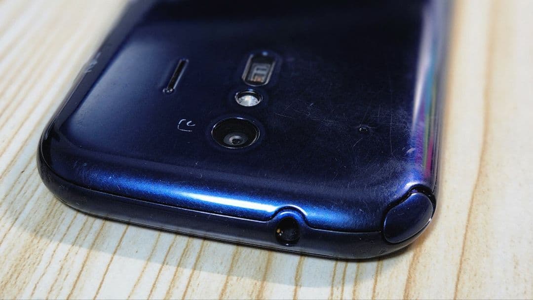 docomo FCNT らくらくスマートフォン　f-42a ネイビー　本体