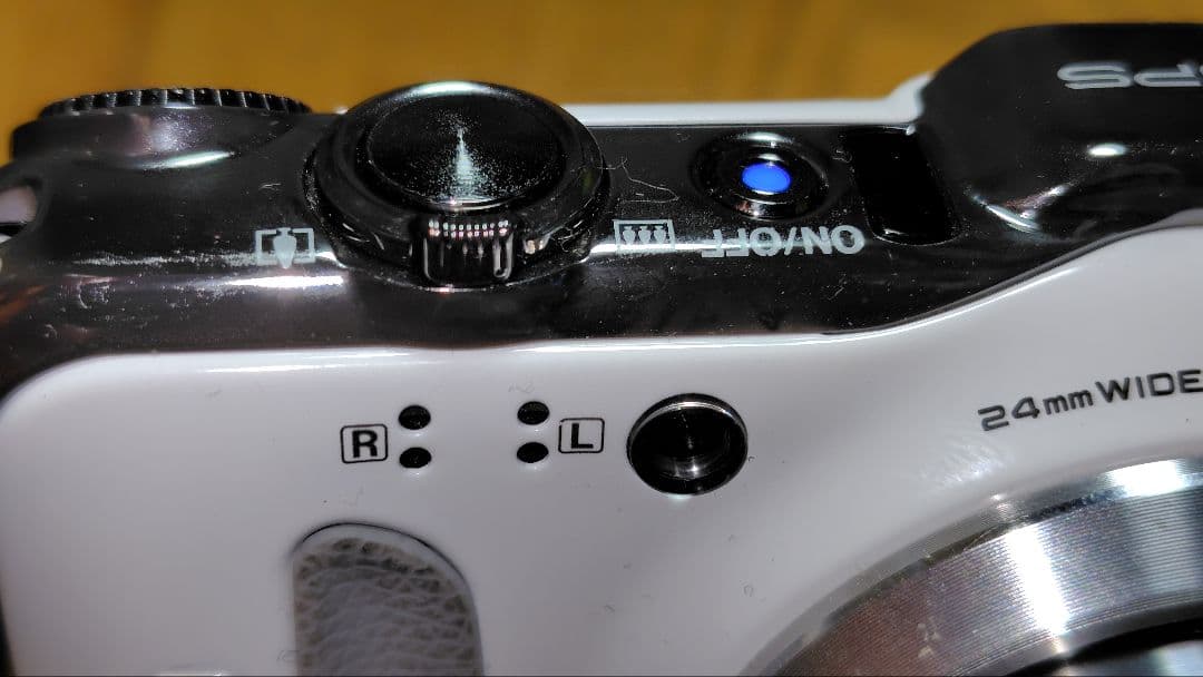 Fujifilm finepix f600EXR ホワイト