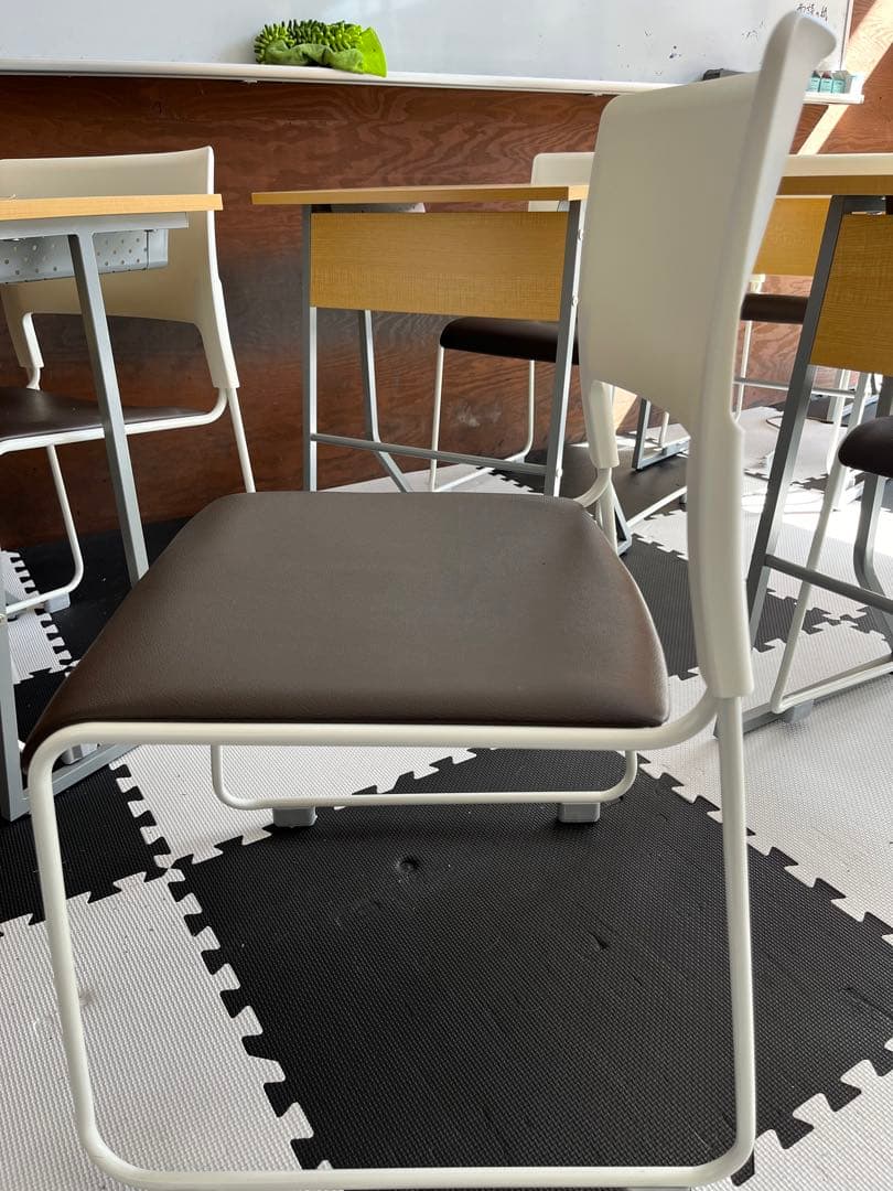 塾の学習机と椅子のセット