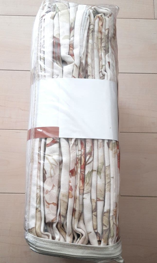 LAURA ASHLEY　ローラアシュレイ　新品未使用カーテン