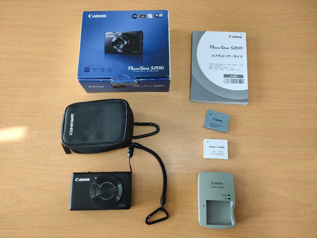 Canon PowerShot S200 本体と付属品