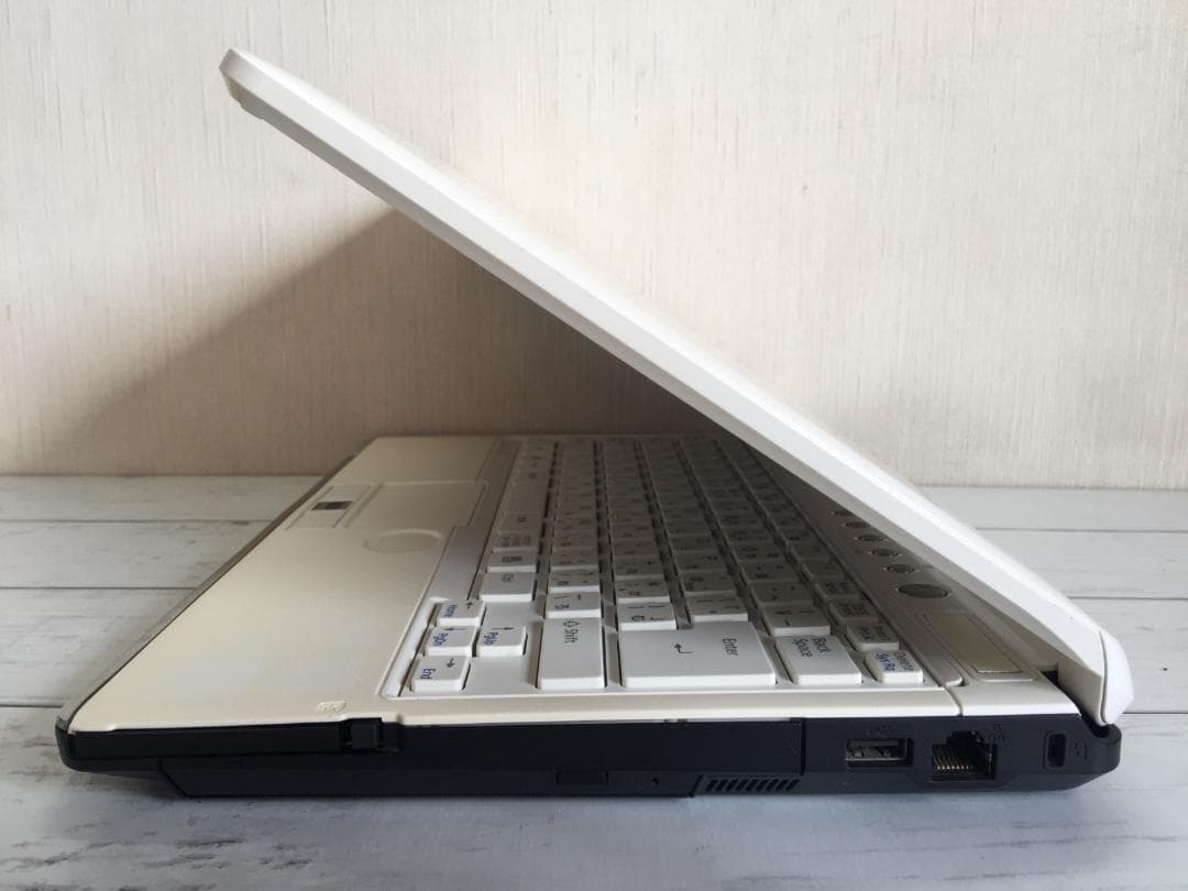 LIFEBOOK SH54 13.3型/DVD/Office2024/win11