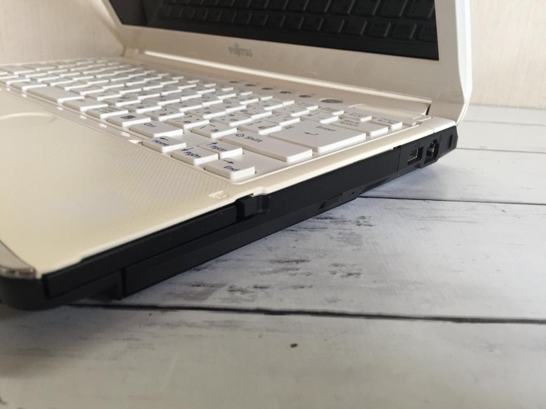 LIFEBOOK SH54 13.3型/DVD/Office2024/win11