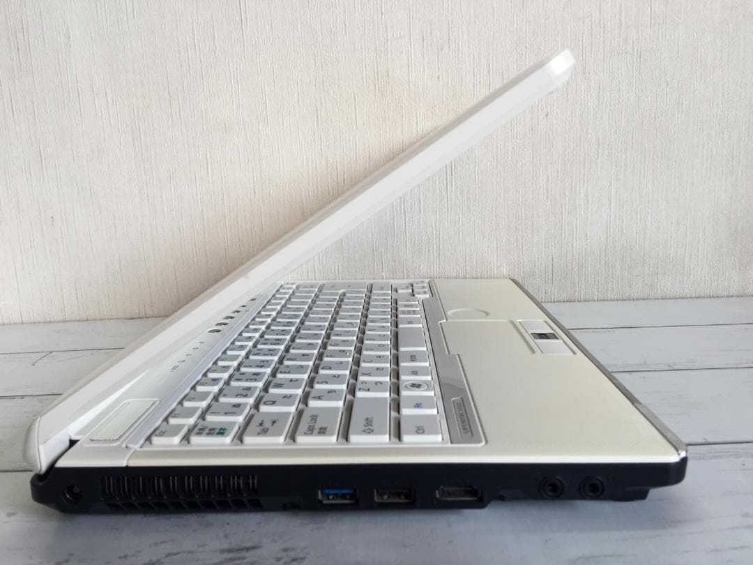 LIFEBOOK SH54 13.3型/DVD/Office2024/win11
