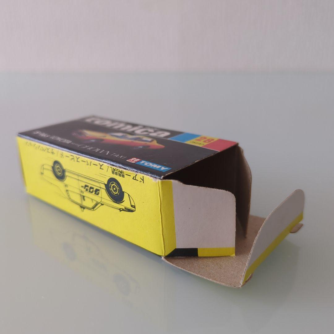 黒箱 トミカ トヨタニュークラウンタクシー