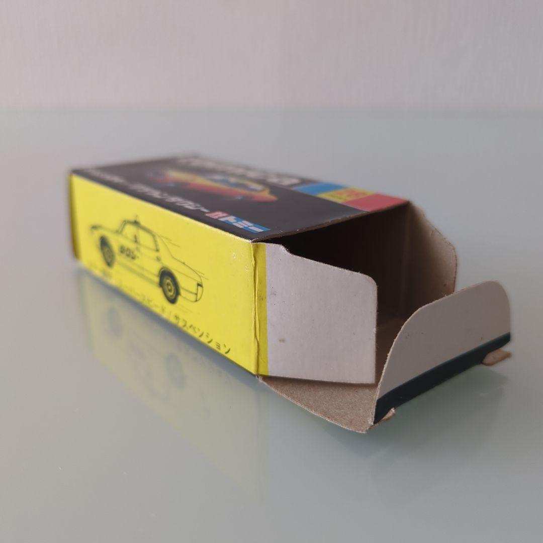 黒箱 トミカ トヨタニュークラウンタクシー