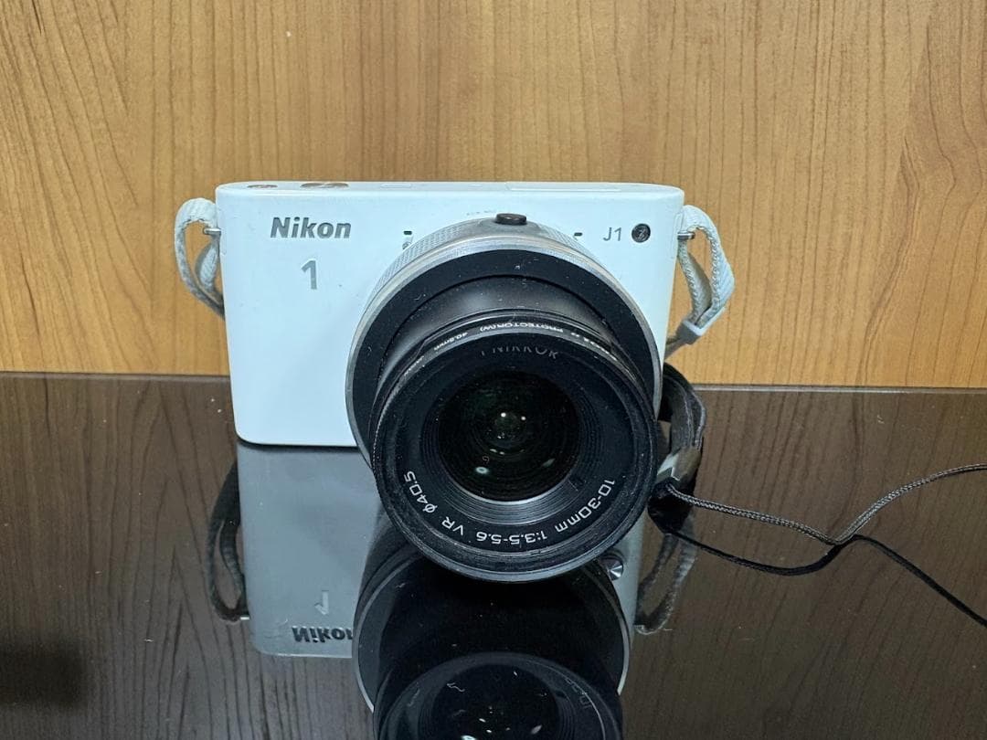 ニコン Nikon 1 J1 ホワイト 10-30mm 標準レンズ 《箱付き》
