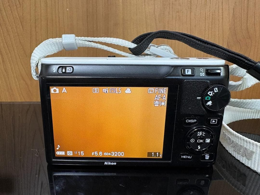 ニコン Nikon 1 J1 ホワイト 10-30mm 標準レンズ 《箱付き》