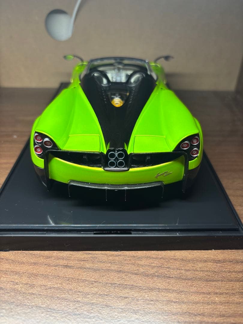 AUTOart パガーニ　ウアイラ　1:18