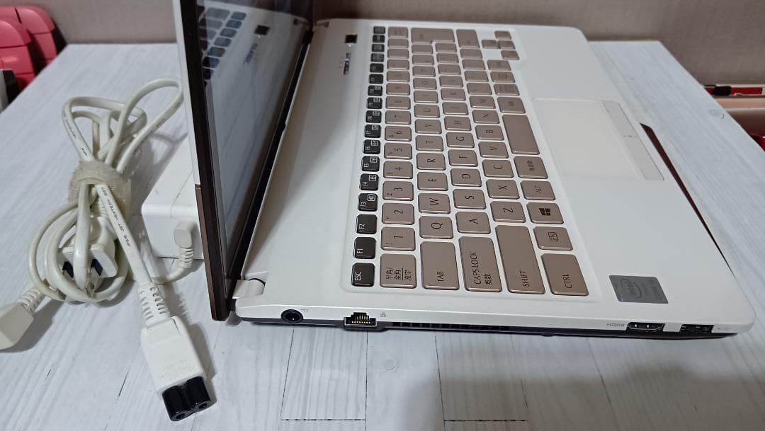 Fujitsu Floral Kiss 4世代i5 大人なお洒落