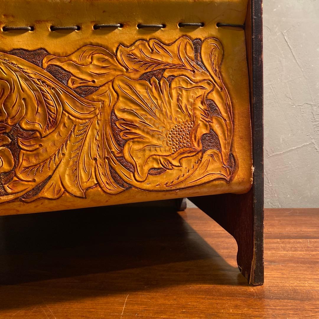 ヴィンテージ 型押し カービングレザー マガジンラック インテリア