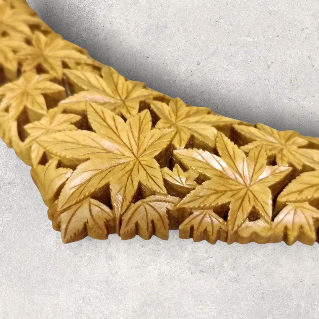 日本　手彫り　つげ細工　開工房 安藤光平　　ペンダント　紅葉　木彫り　工芸品