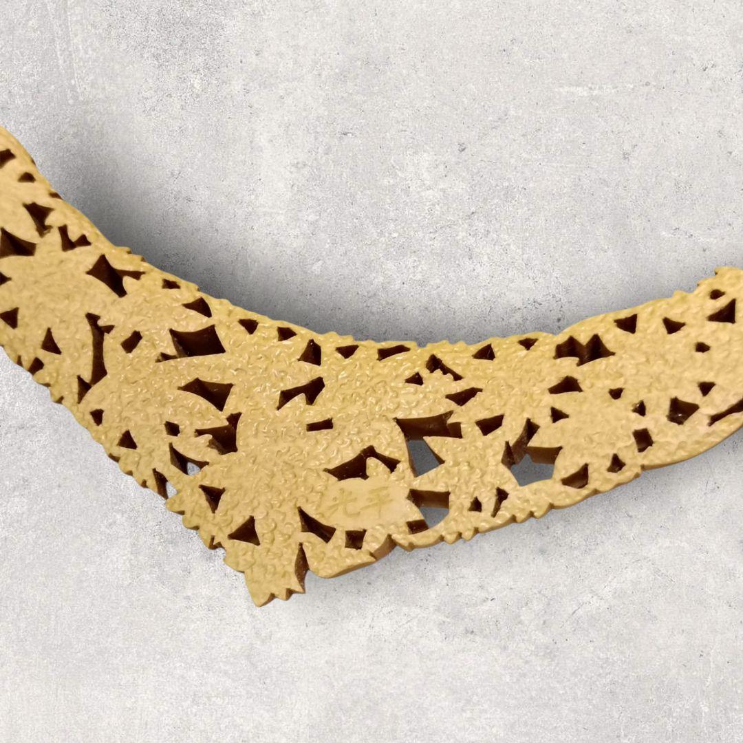 日本　手彫り　つげ細工　開工房 安藤光平　　ペンダント　紅葉　木彫り　工芸品