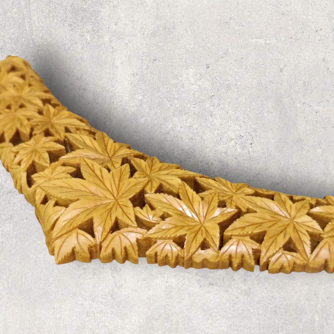 日本　手彫り　つげ細工　開工房 安藤光平　　ペンダント　紅葉　木彫り　工芸品