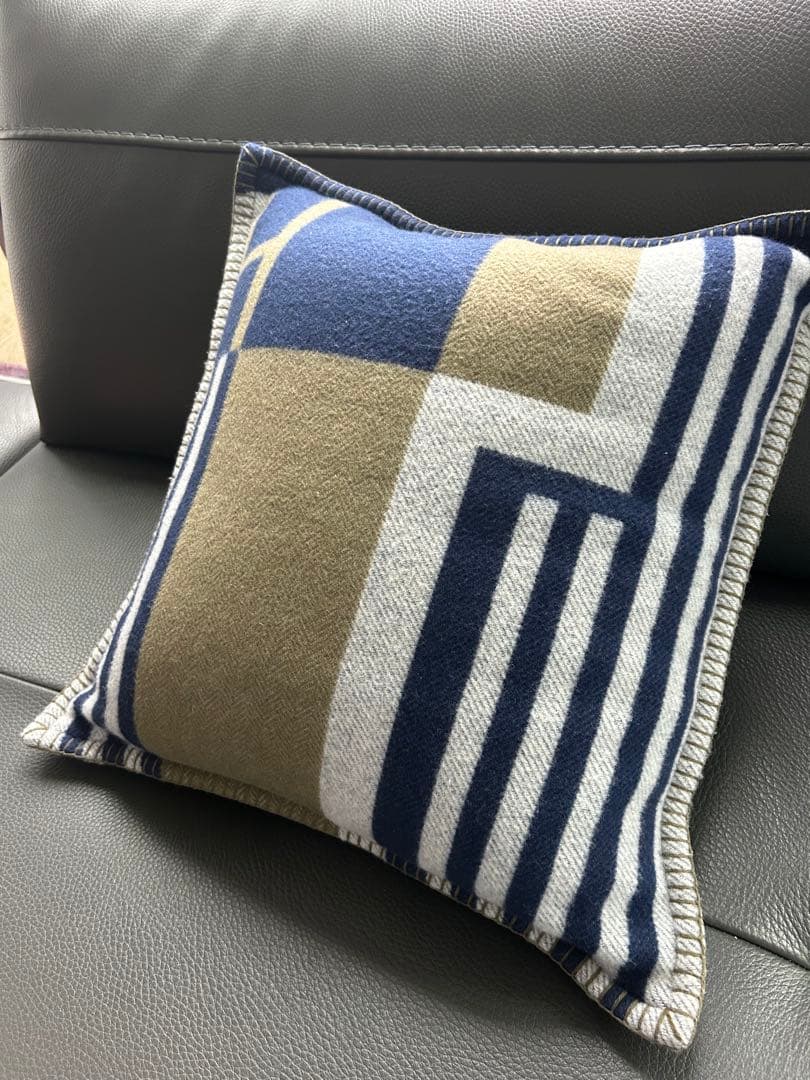 【美品】エルメス　アヴァロンPM クッション　カシミヤ混