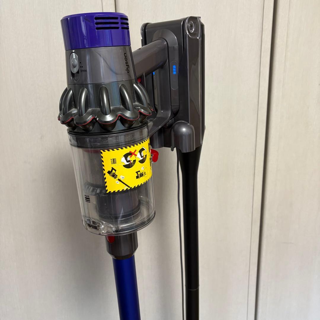 Dyson sv12スティッククリーナー ☆コードレス掃除機☆年末掃除に