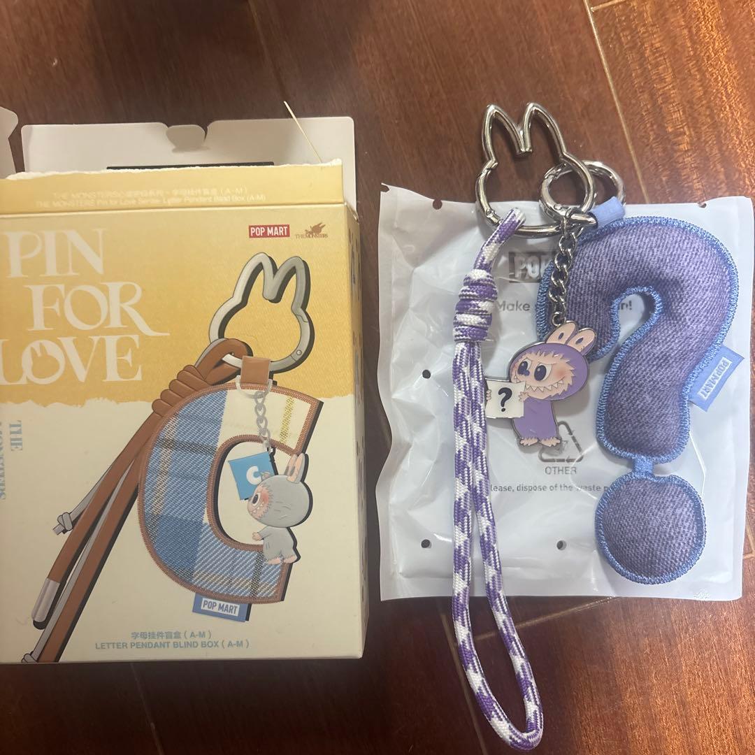 POPMART ラブブ イニシャル チャーム PIN FOR LOVE 【？】