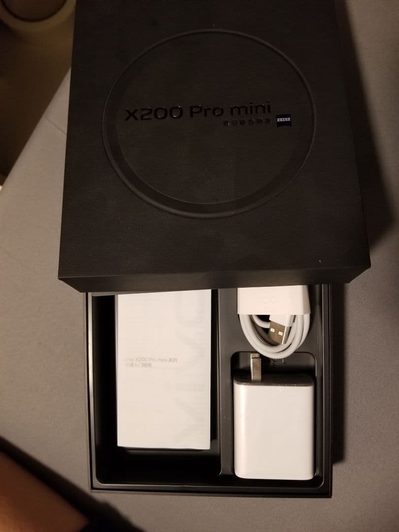 vivo Zeissレンズ搭載スマートフォン Vivo x200 promini