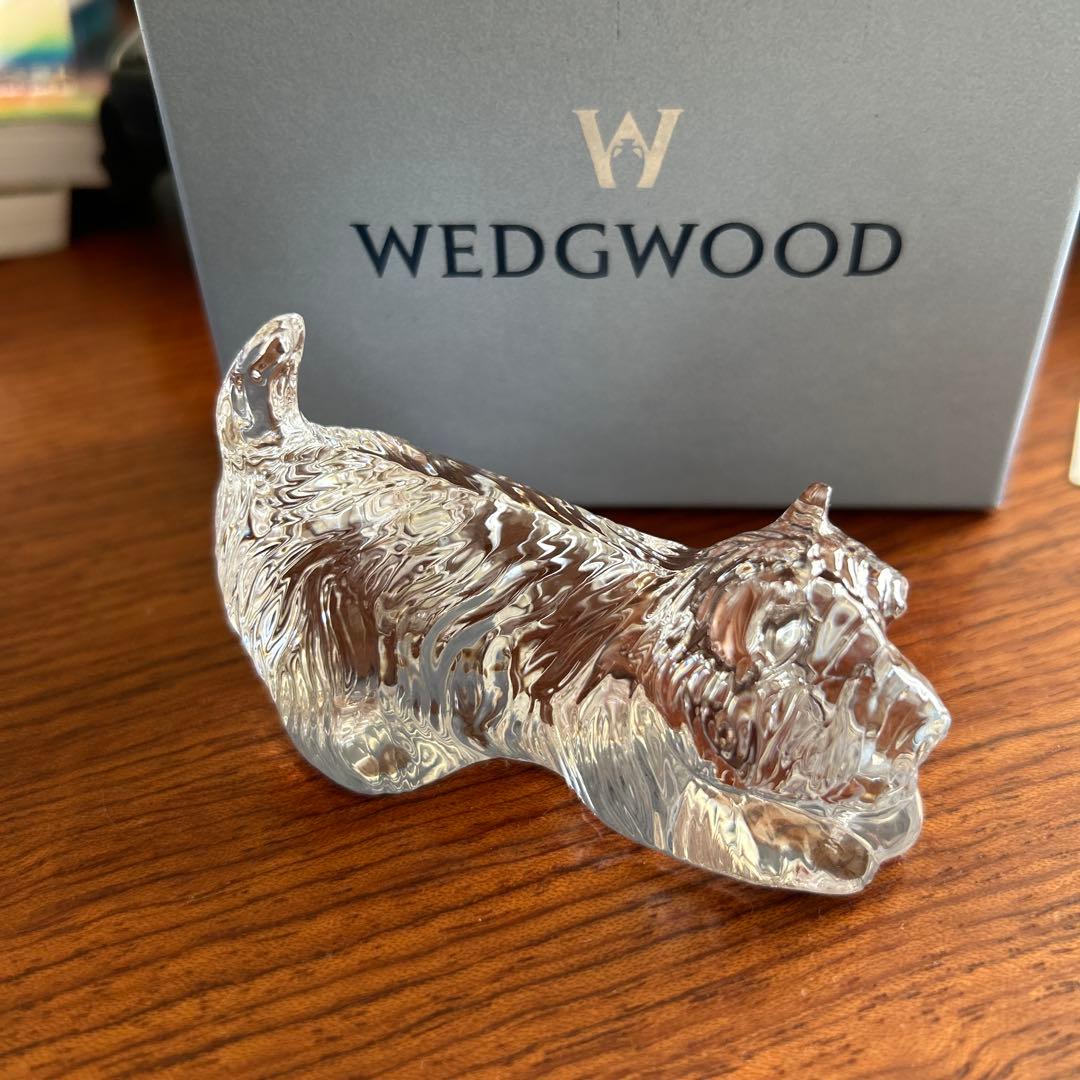  ウェッジウッド　犬の置物 ペーパーウェイト　ガラス細工　箱付き