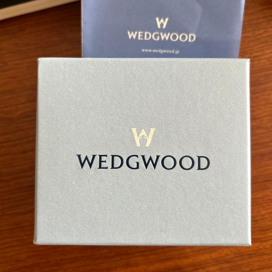  ウェッジウッド　犬の置物 ペーパーウェイト　ガラス細工　箱付き