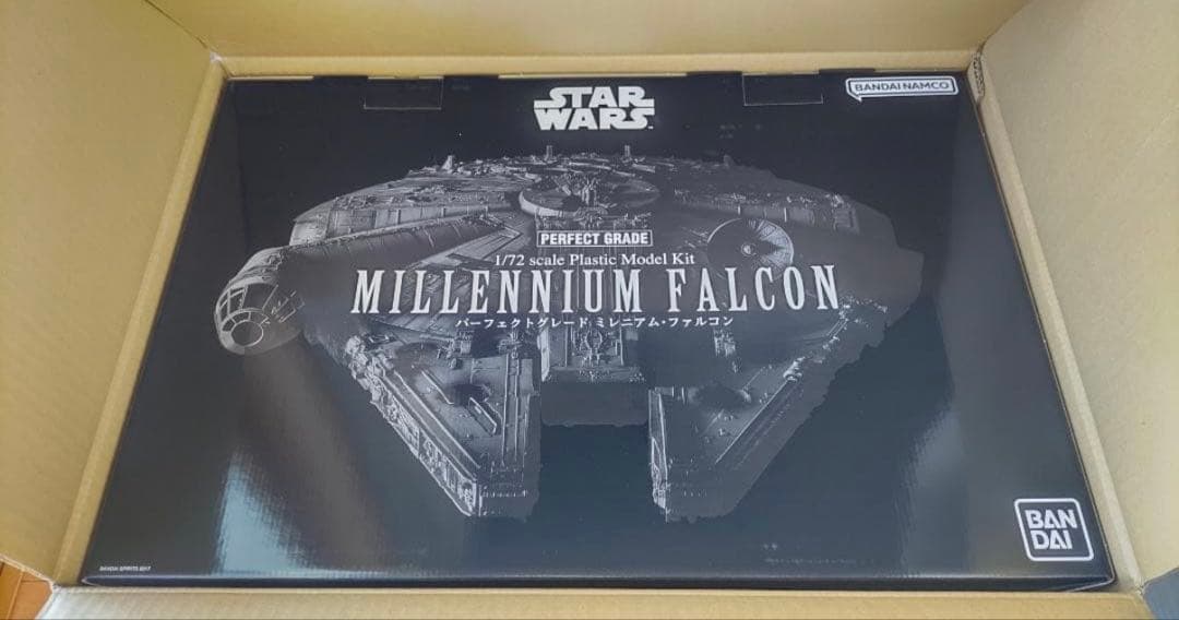 【新品・未開封品】1/72 PERFECT GRADE ミレニアム ファルコン