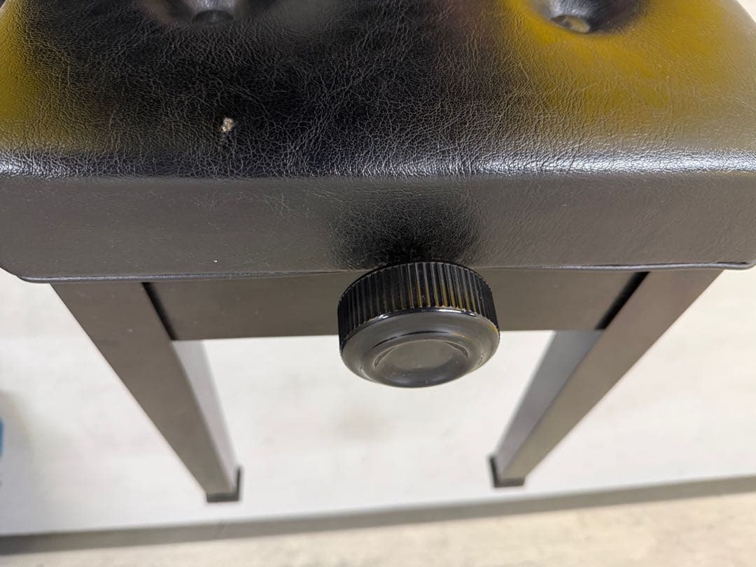 YAMAHAピアノの椅子　ブラック　黒　スツール　高さ調整　ヴィンテージ　ベンチ