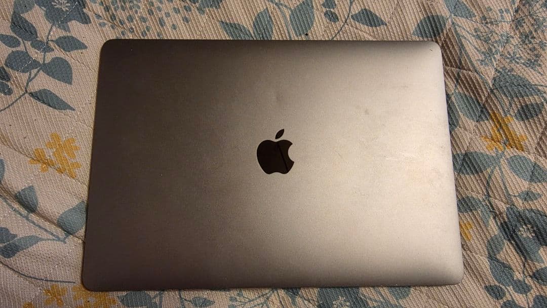 MacBook Air 2020 A2179 画面割れ 　アクティベーション解除