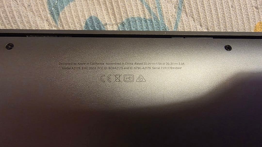 MacBook Air 2020 A2179 画面割れ 　アクティベーション解除
