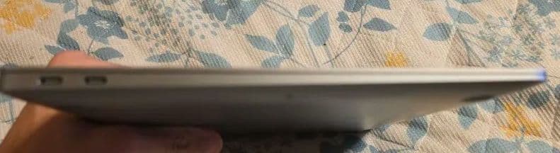 MacBook Air 2020 A2179 画面割れ 　アクティベーション解除