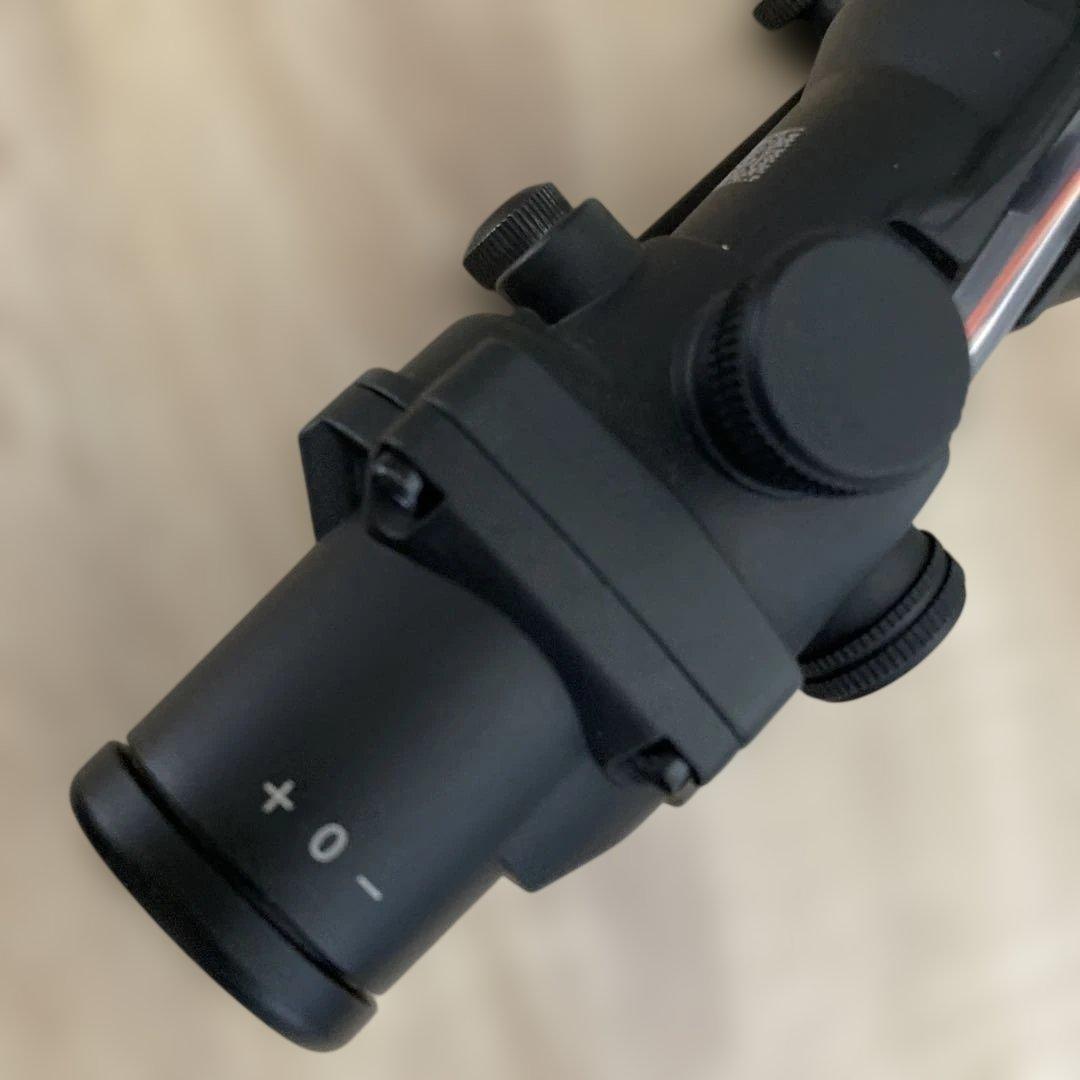 Tryangle トリジコンタイプ　スコープ　レティクル発光 4倍率