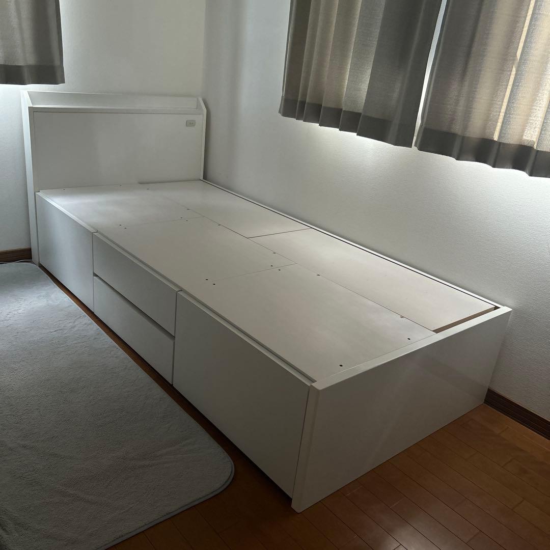 本日限定お値下げ　送料込　ニトリ　大容量収納　シングルベッドフレーム ホワイト