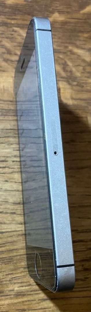 Apple iPhone SE シルバー 32GB simフリー