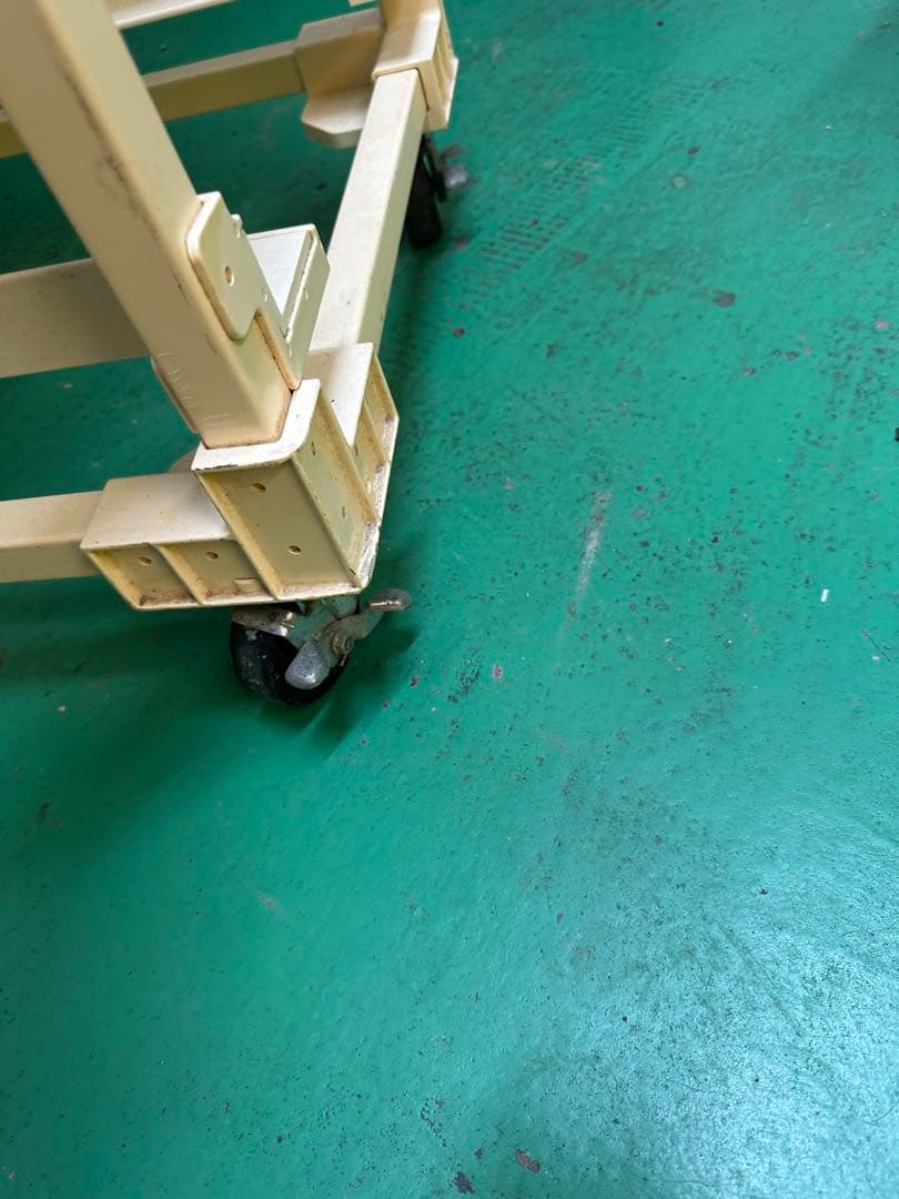 トレイラック クリーム色 10段 キャスター付き