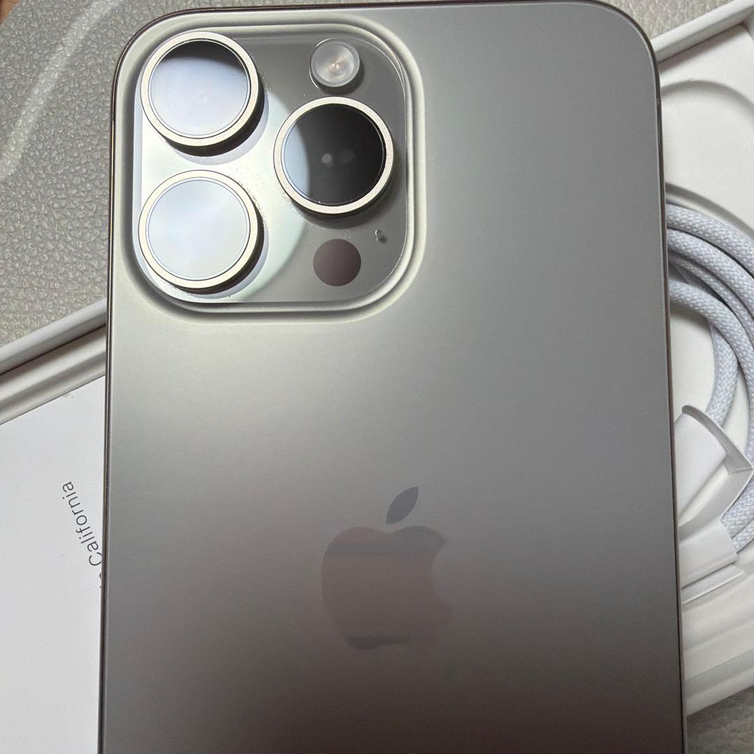 L*a様 iPhone 15 Pro max 256GB ナチュラルチタニウム