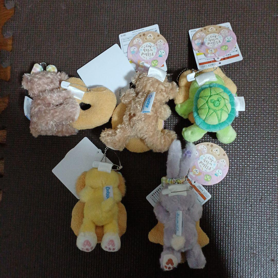 ディズニー　ダッフィー　ぬいぐるみ　バッジ