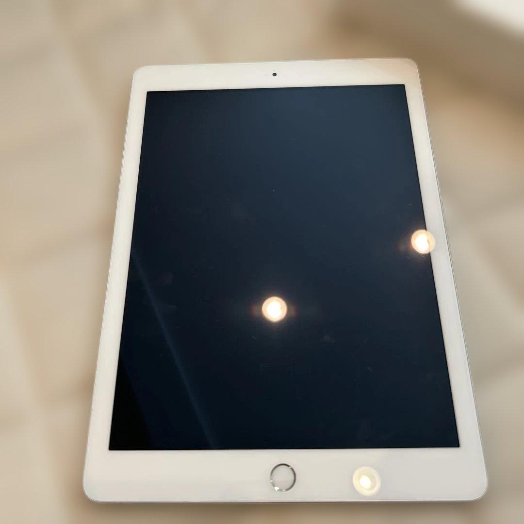 Apple iPad シルバー 本体 第5世代