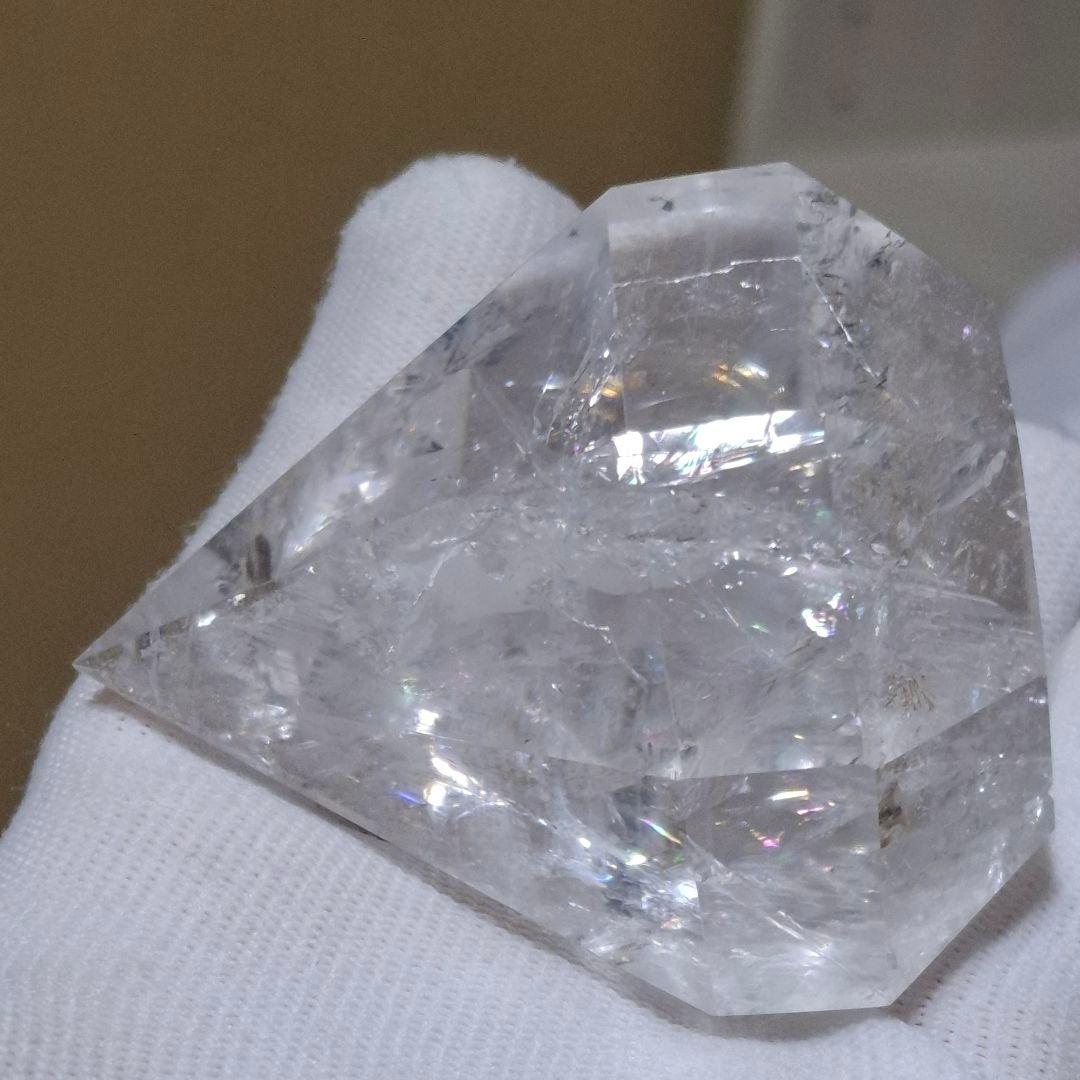 天然石✨️水晶　ダイヤモンド型✨️虹キラキラ　台座付き