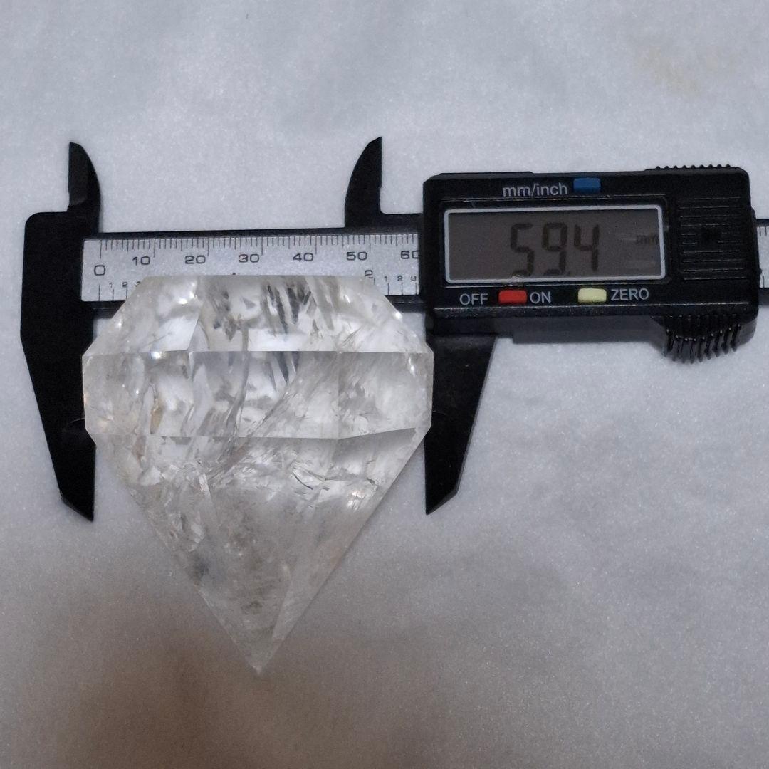 天然石✨️水晶　ダイヤモンド型✨️虹キラキラ　台座付き