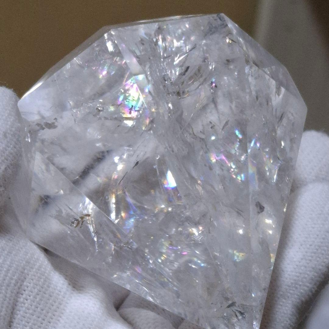 天然石✨️水晶　ダイヤモンド型✨️虹キラキラ　台座付き