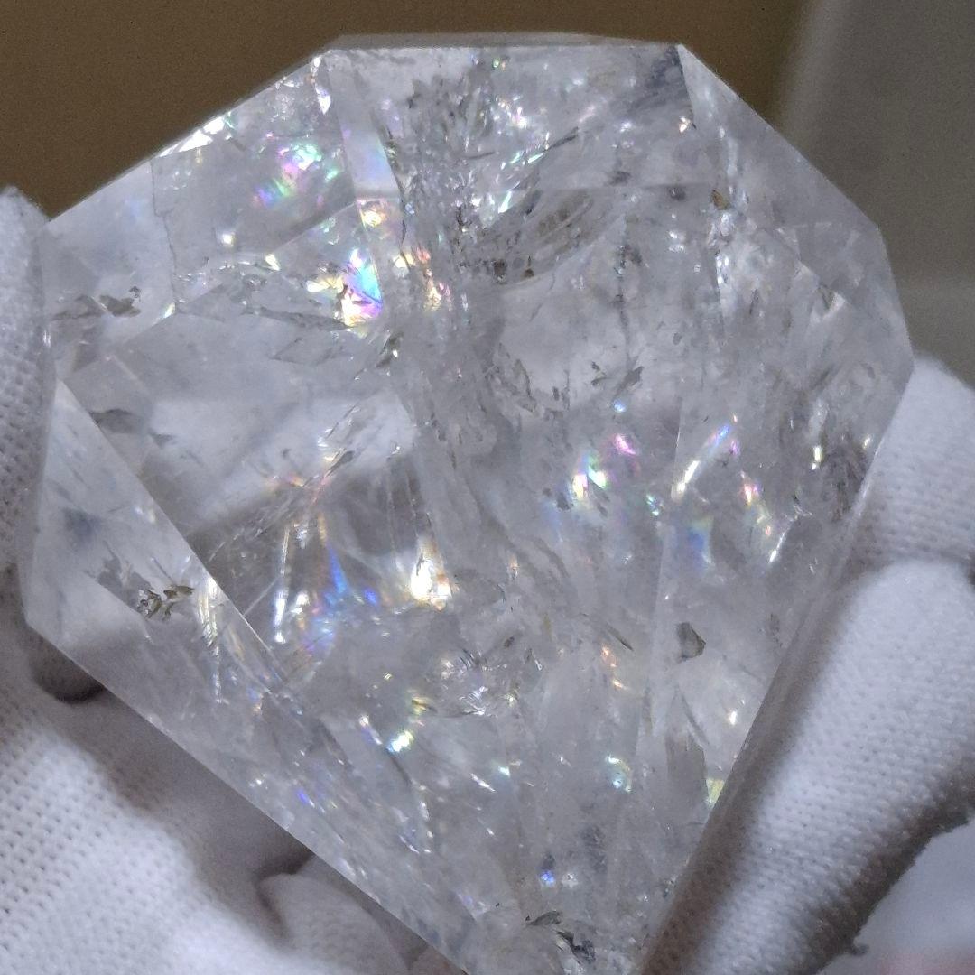 天然石✨️水晶　ダイヤモンド型✨️虹キラキラ　台座付き
