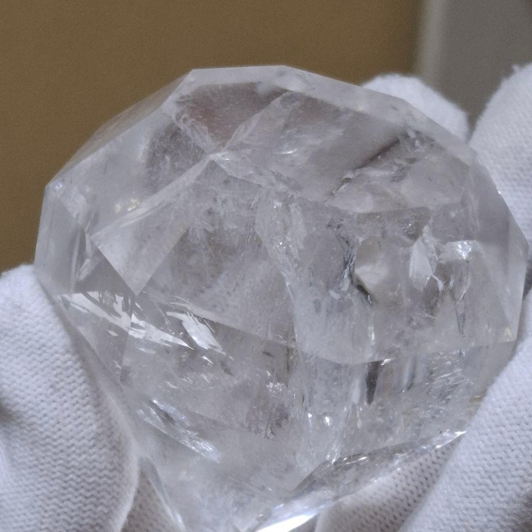 天然石✨️水晶　ダイヤモンド型✨️虹キラキラ　台座付き