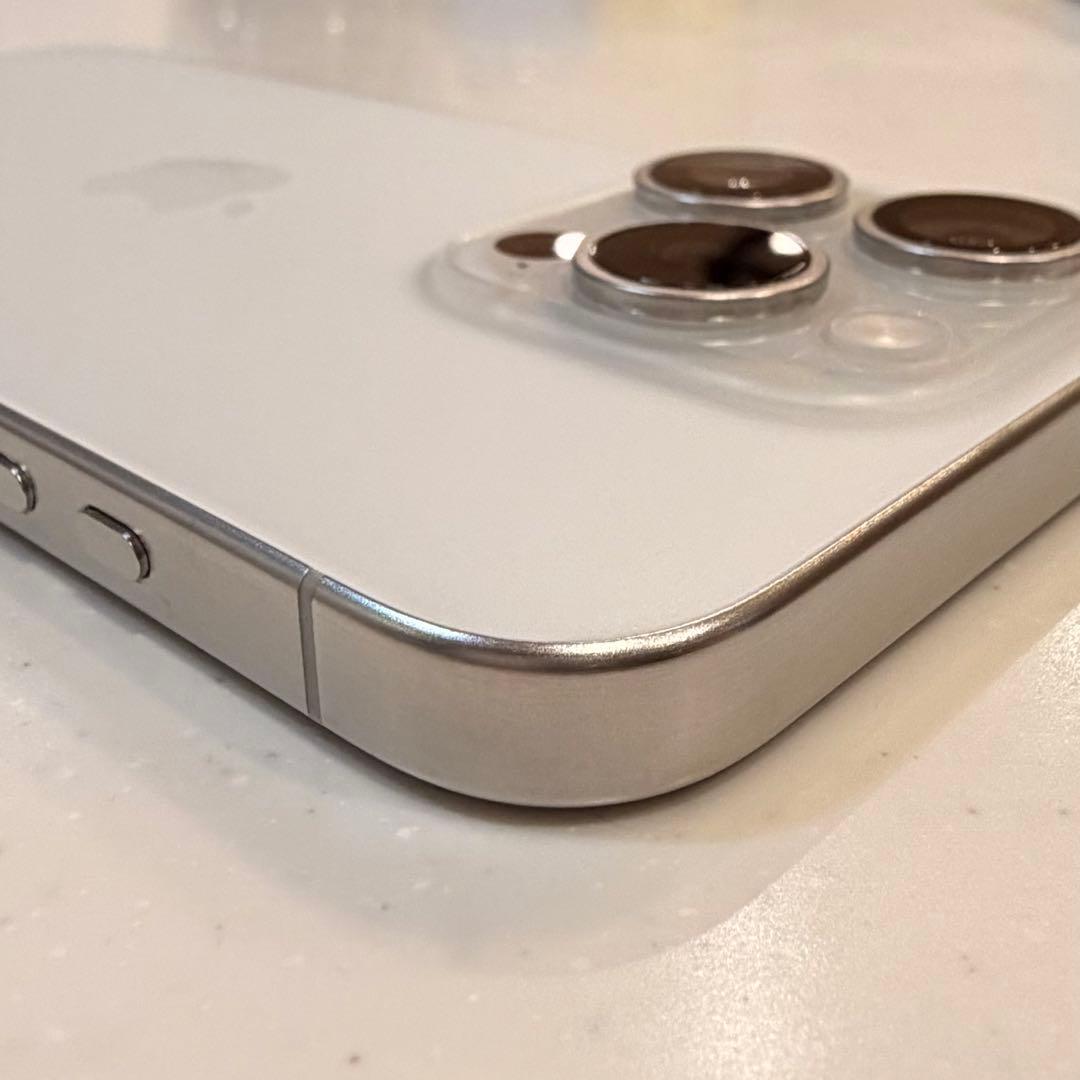 【キズ無し美品】iPhone 15 Pro 128GB ホワイト 付属品完備