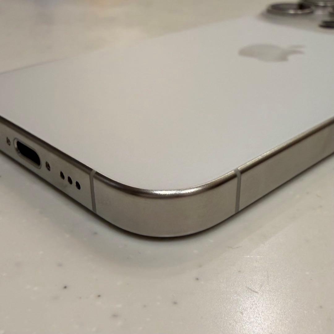 【キズ無し美品】iPhone 15 Pro 128GB ホワイト 付属品完備