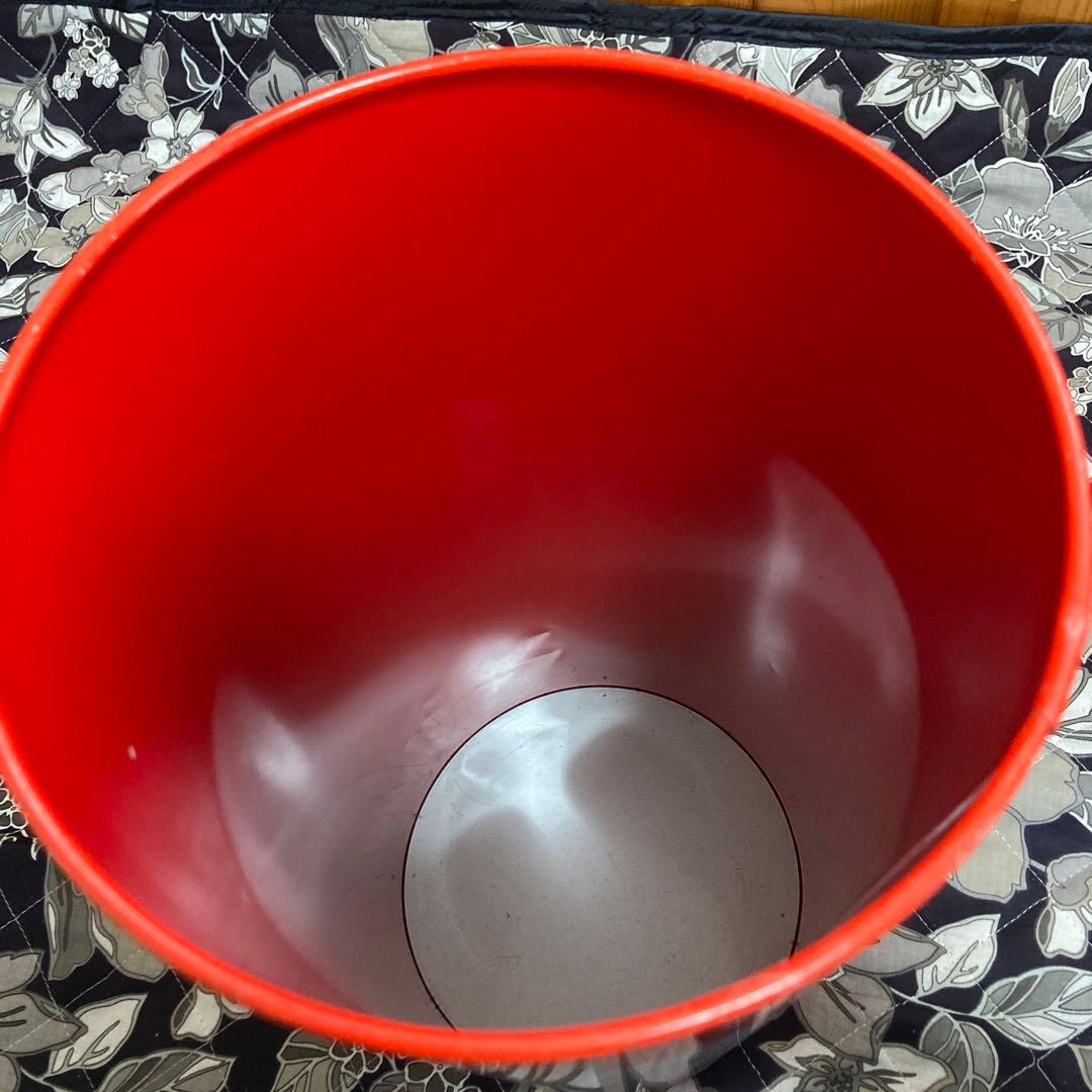 ピンクレディ　ゴミ箱