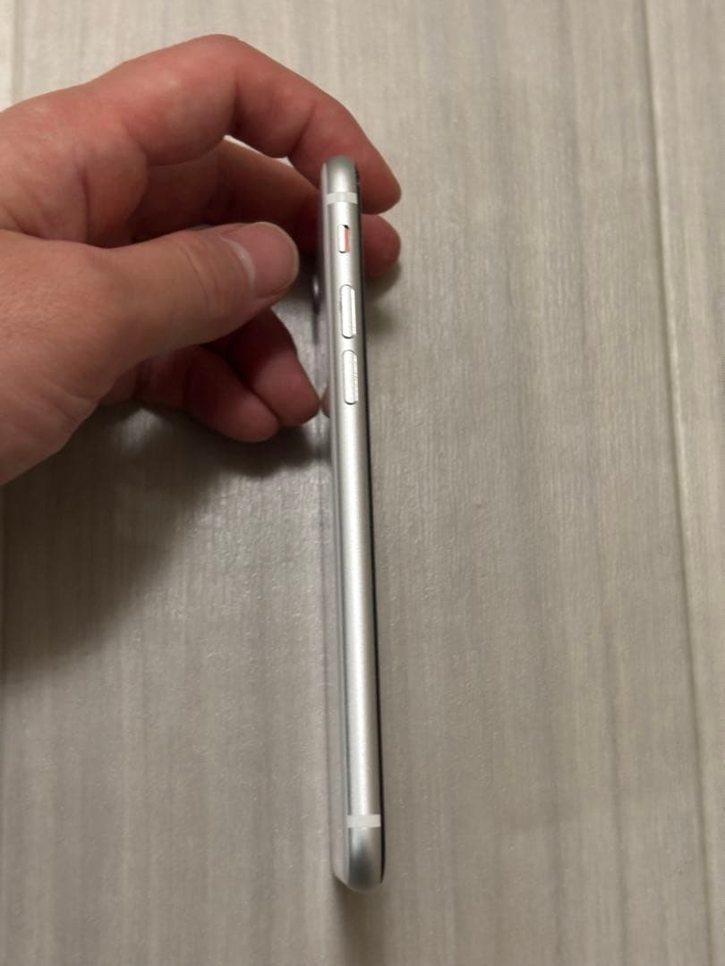 iPhone SE2 ホワイト　SIMフリー